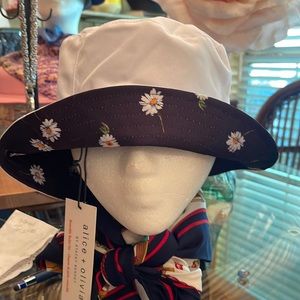 Alice&Olivia By Stacy Bendet, reversible bucket hat brand new never been worn.